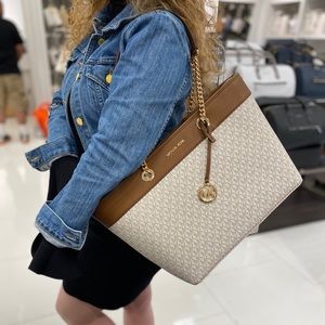 ⚡️LIGHTING DEAL⚡️ Michael Kors Tote